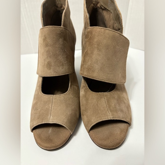 AEROSOLES Suede Sound Wave Comfort Heel Tan Wedge Heels Adjustable Velcro Strap - Picture 10 of 10